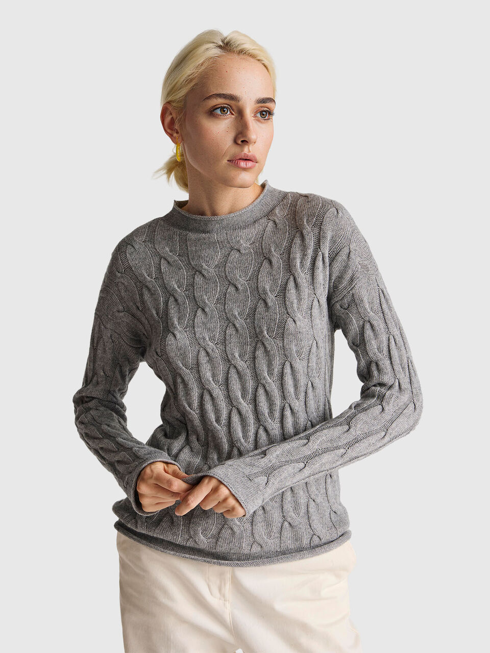 Cashmere blend sweater with cable knit