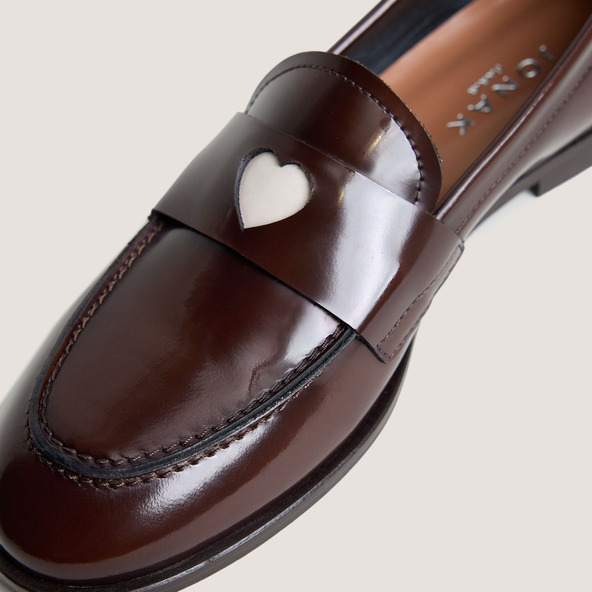 Mocassins à bouts ronds et c?ursen cuir glacé marron | DONJUAN