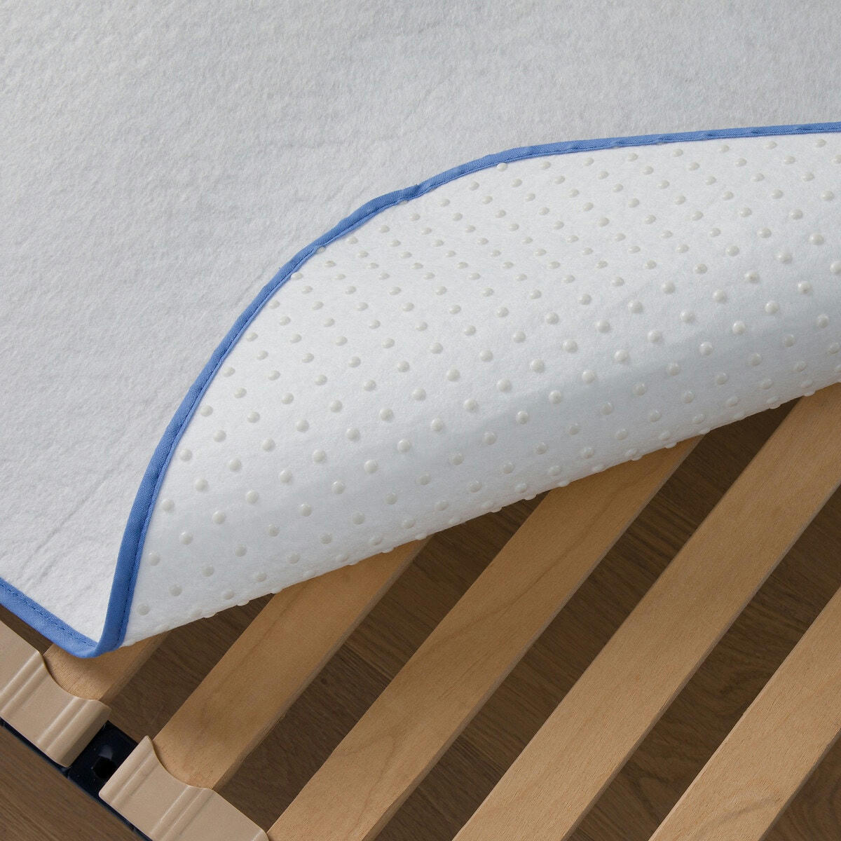 Protège-matelas et sommier isolateur