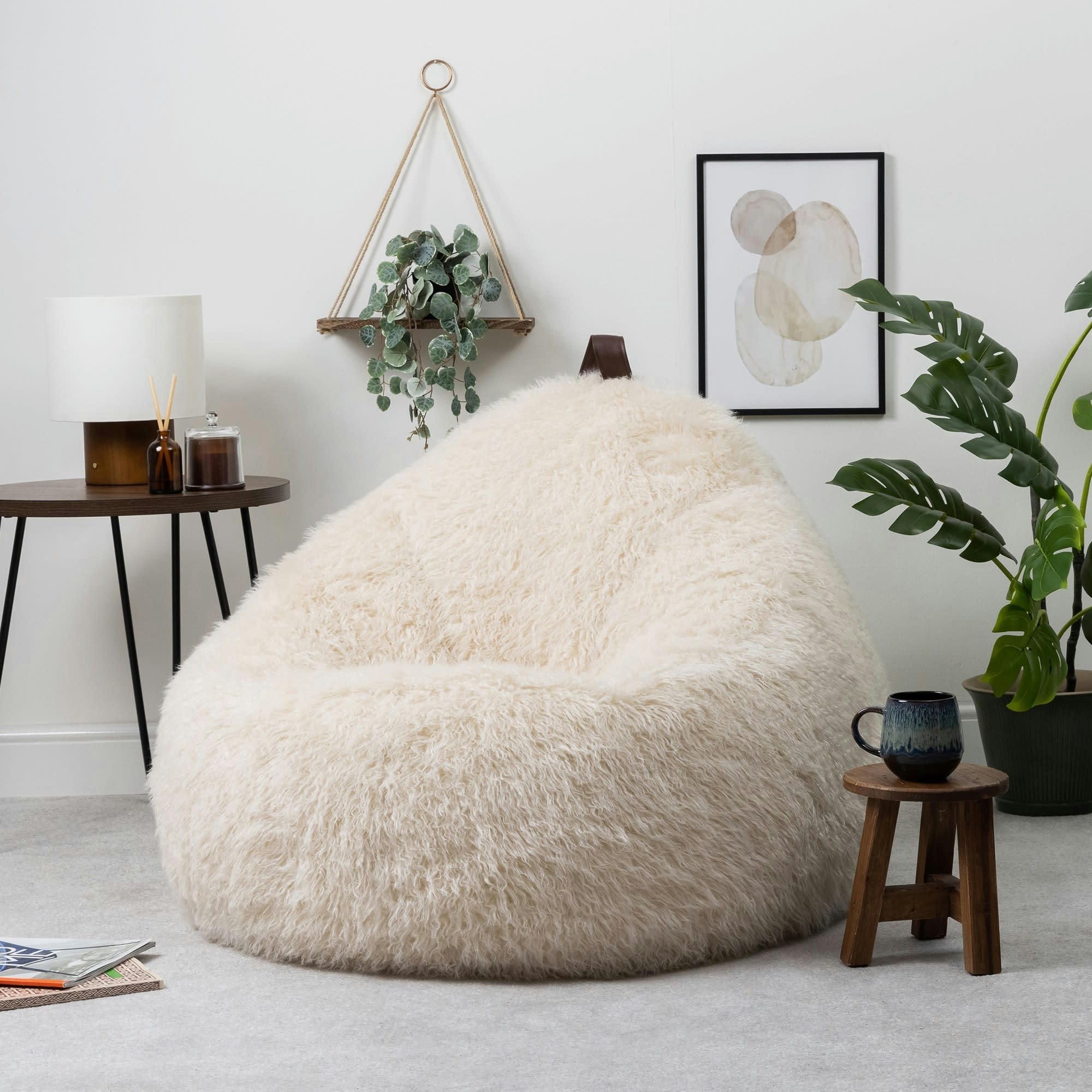 - Pouf fausse fourrure beige