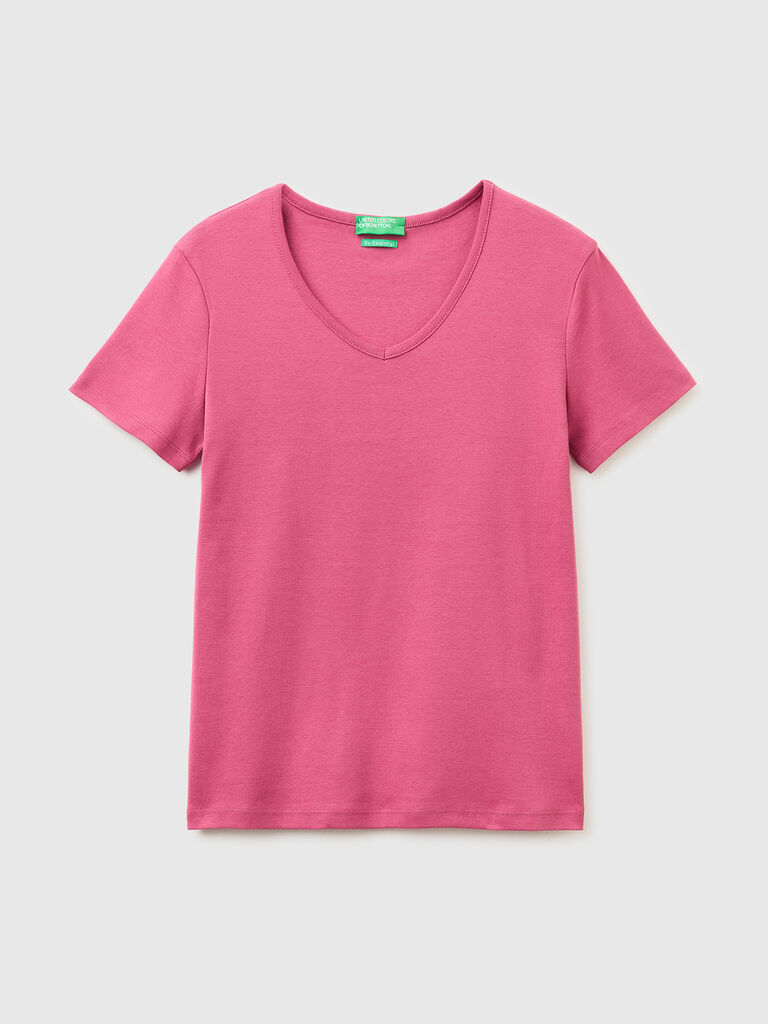 Slim fit t-shirt with V-neck