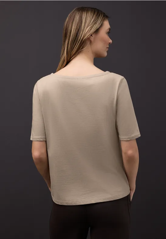 Shirt mit U-Boot-Ausschnitt