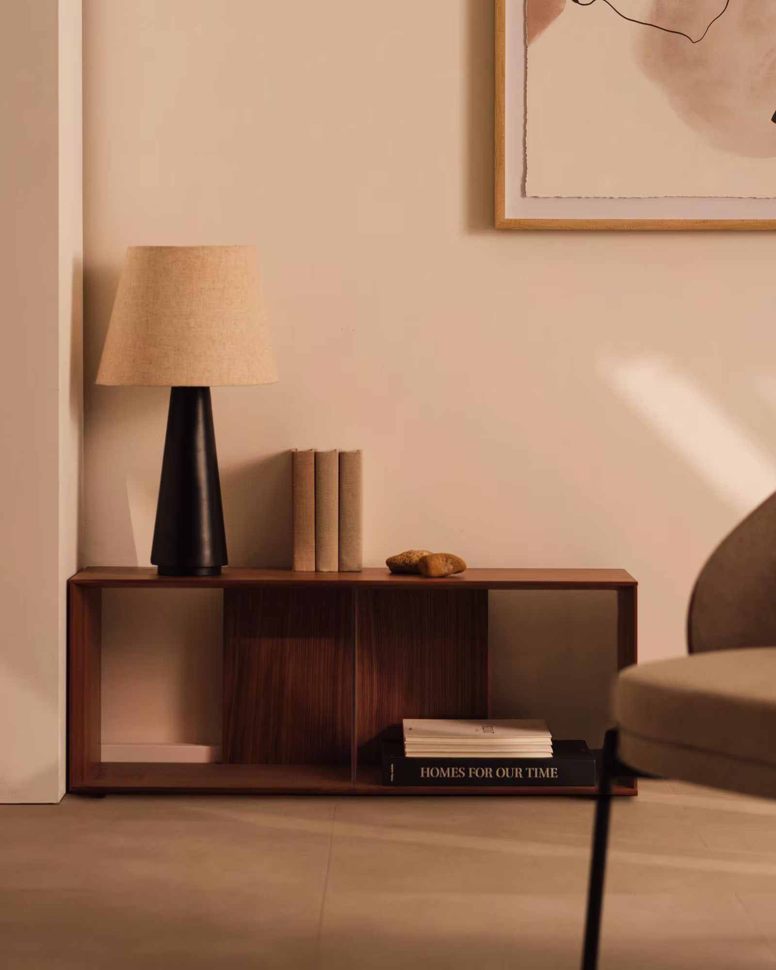 Módulo estantería grande Litto de chapa de nogal 101 x 38 cm