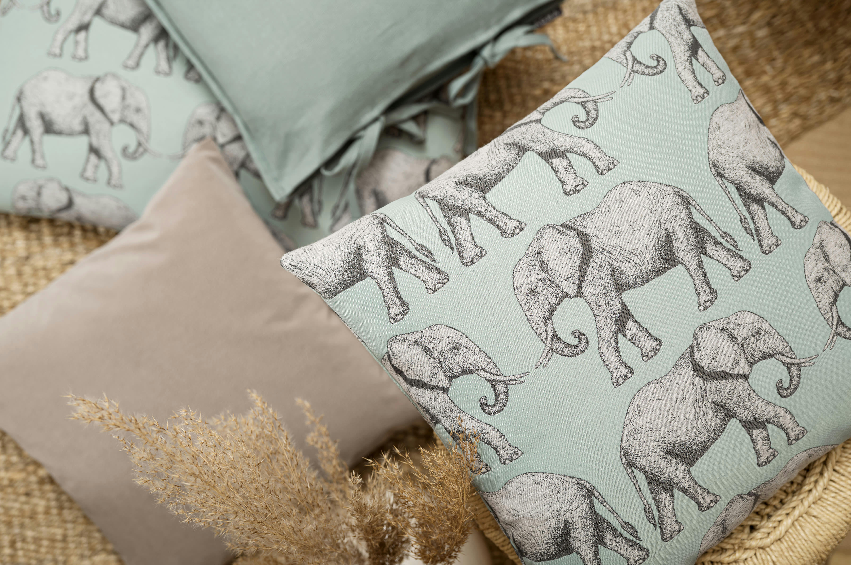 MOMBASA - Housse de coussin jacquard éléphants vert jade 50x50