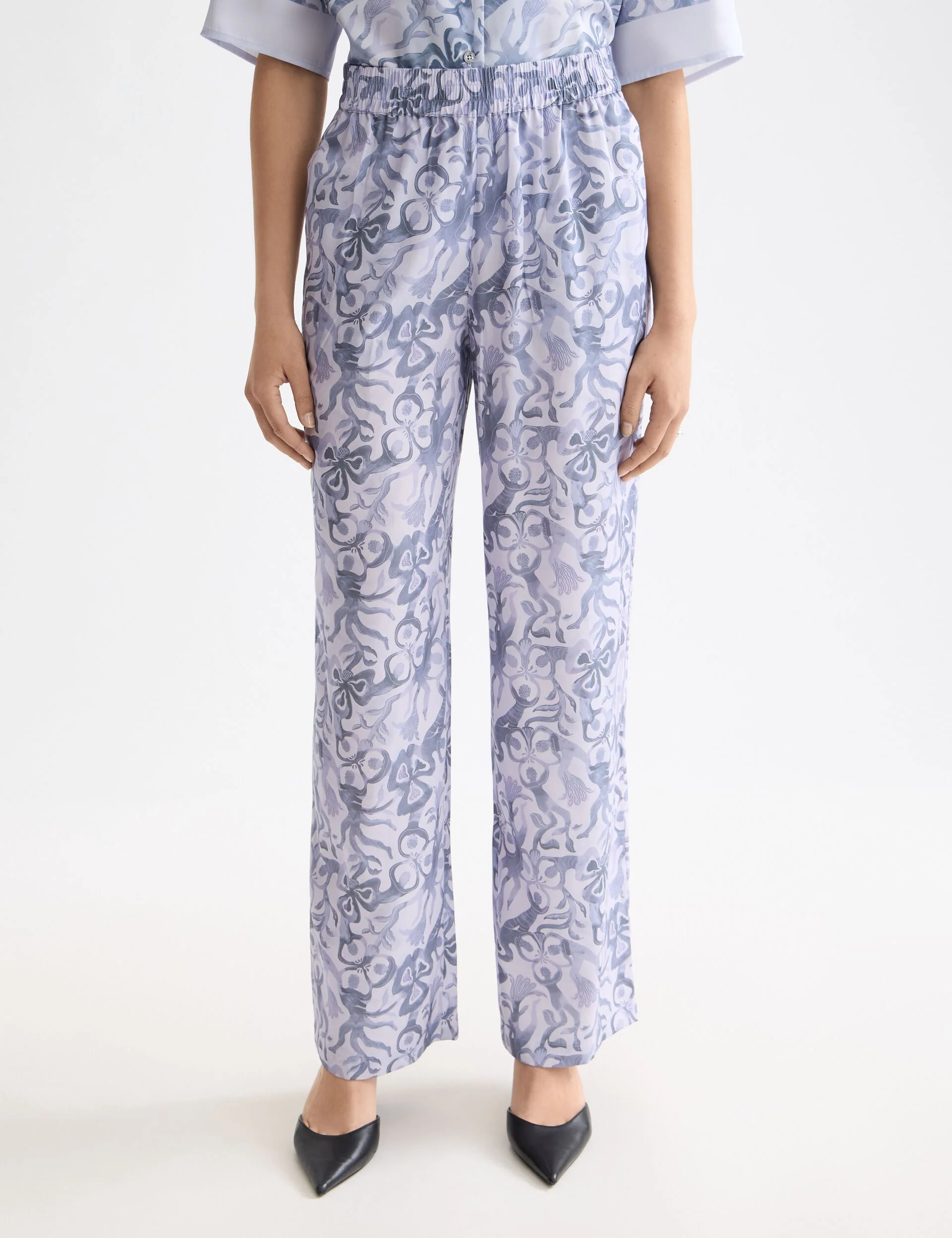 Gia - Mid rise wide leg elasticated trousers in block print