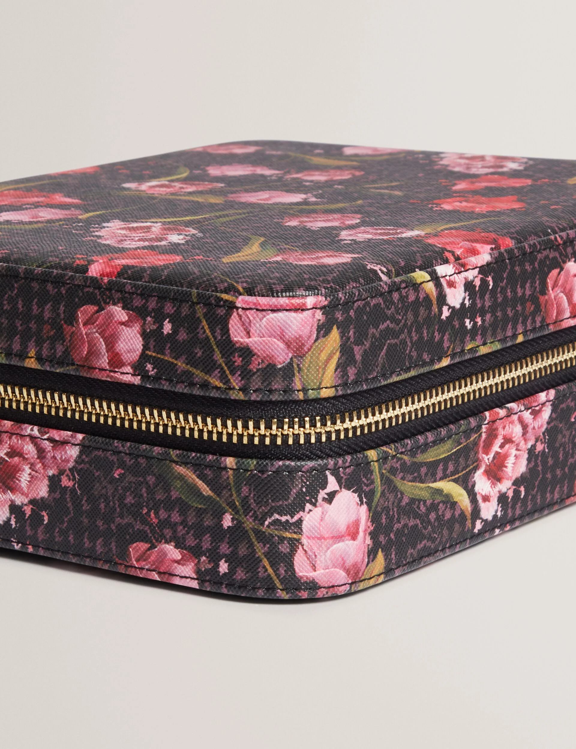 TULBERY | BLACK