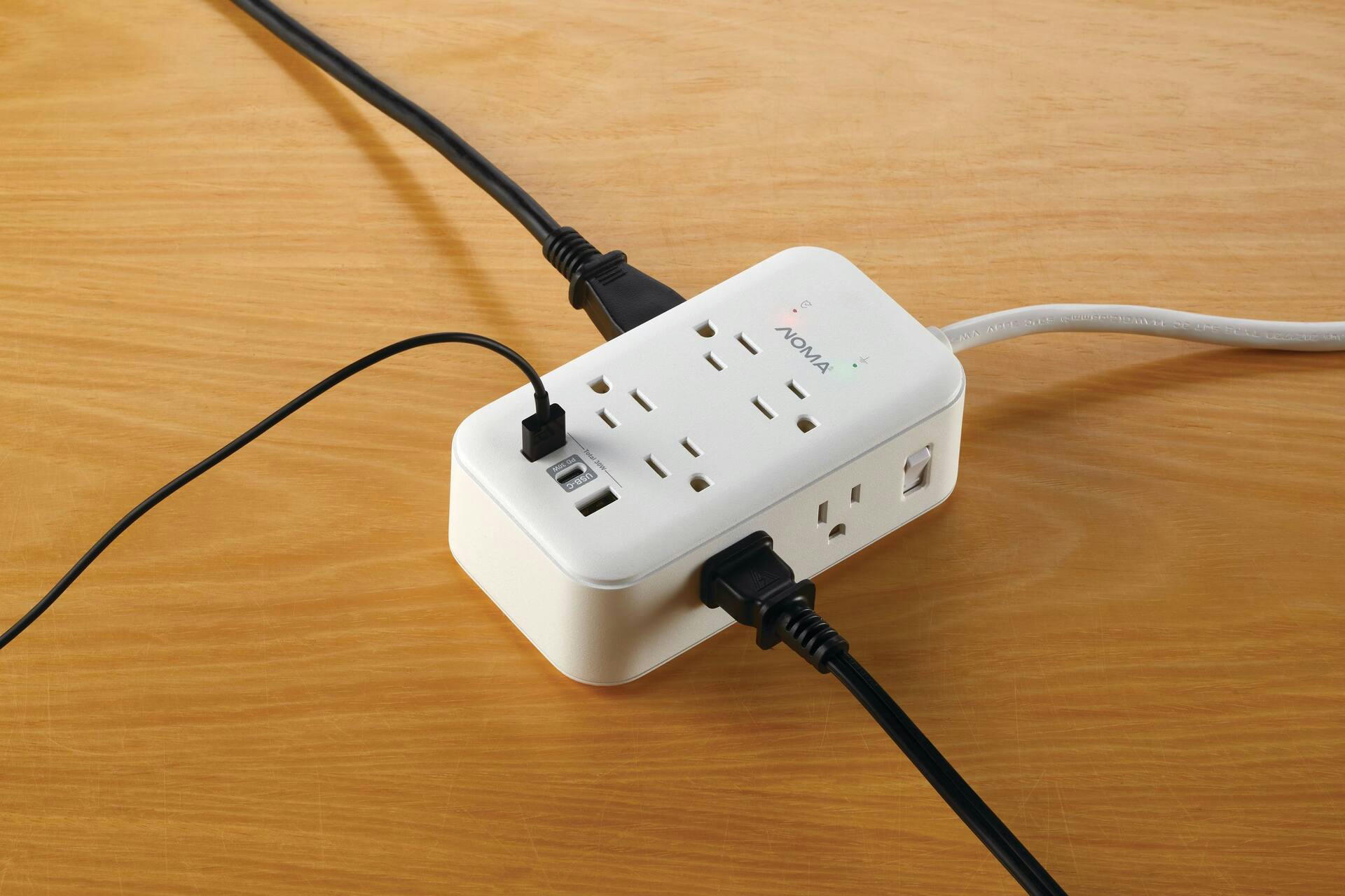 NOMA 8-Outlet 2 USB-A/C Power Bar