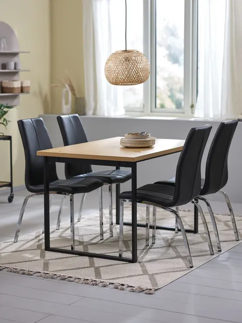 AABENRAA L120 bord varm eg + 4 HAVNDAL stole sort