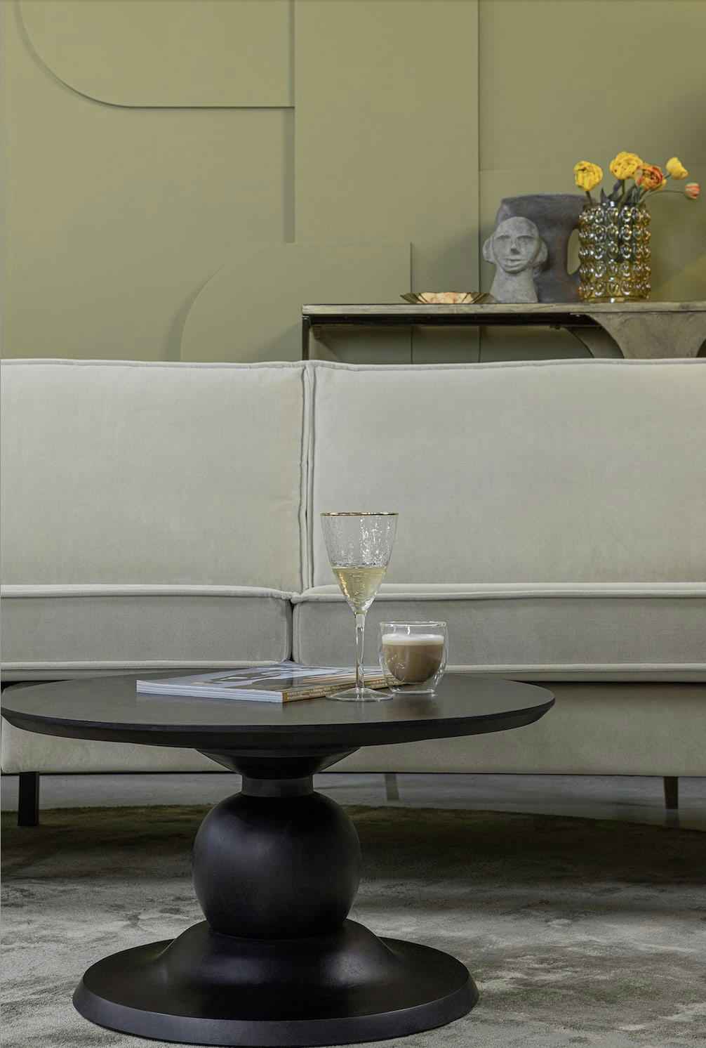 BAROC - Table de salon ronde en bois de manguier noir