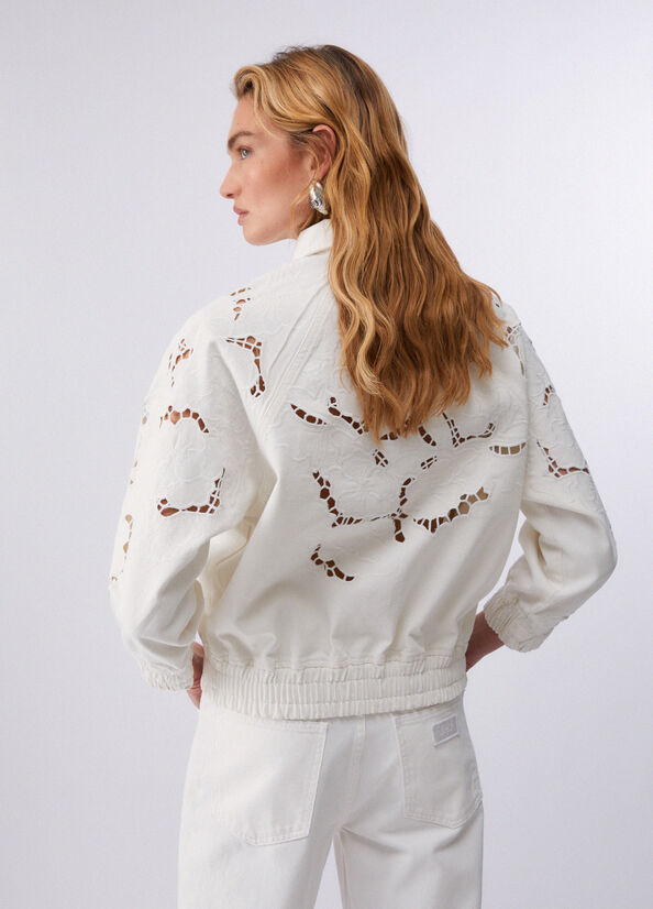 Giacca con ricami traforati