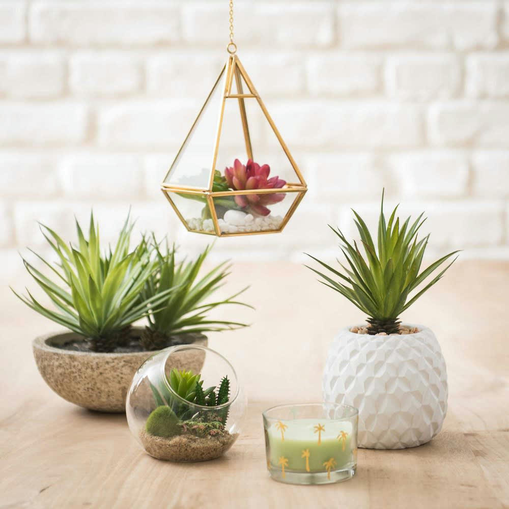 - Ananas artificiel en pot