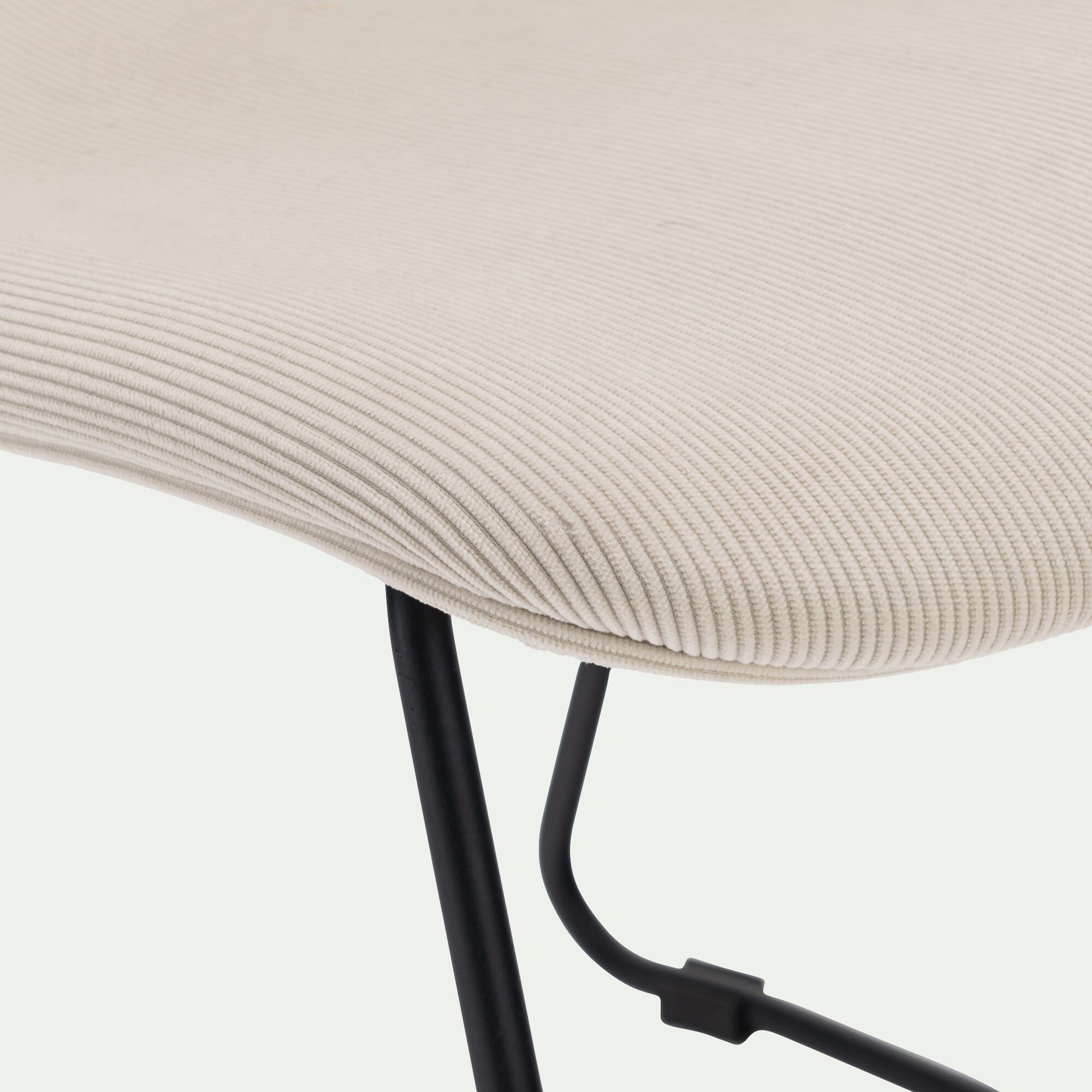 DINA - Chaise en tissu sans accoudoirs et pieds traineaux - beige