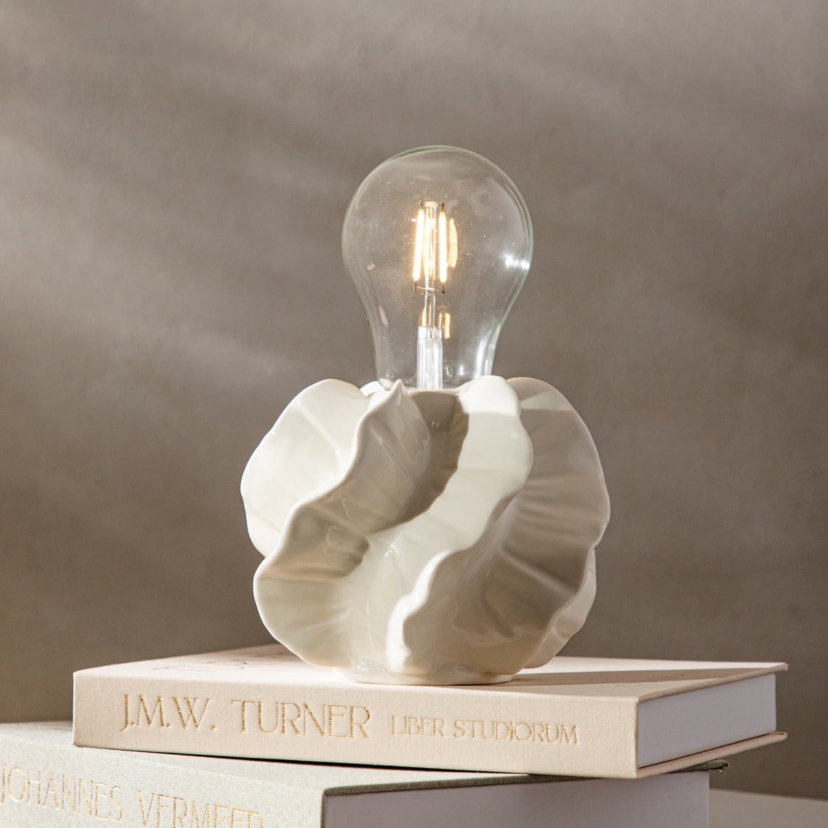 Lampka LED KALASA z odkrytą żarówką biała 16x22 cm
