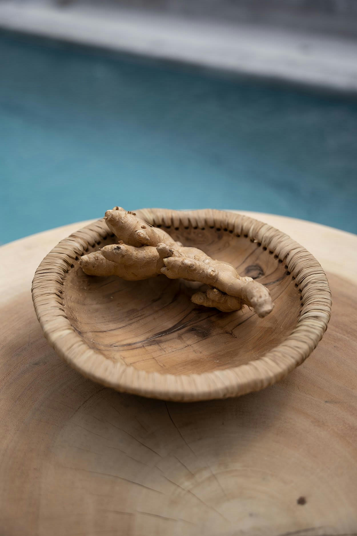 LIKE ME - Bol en bois de teck et cuir 25x25