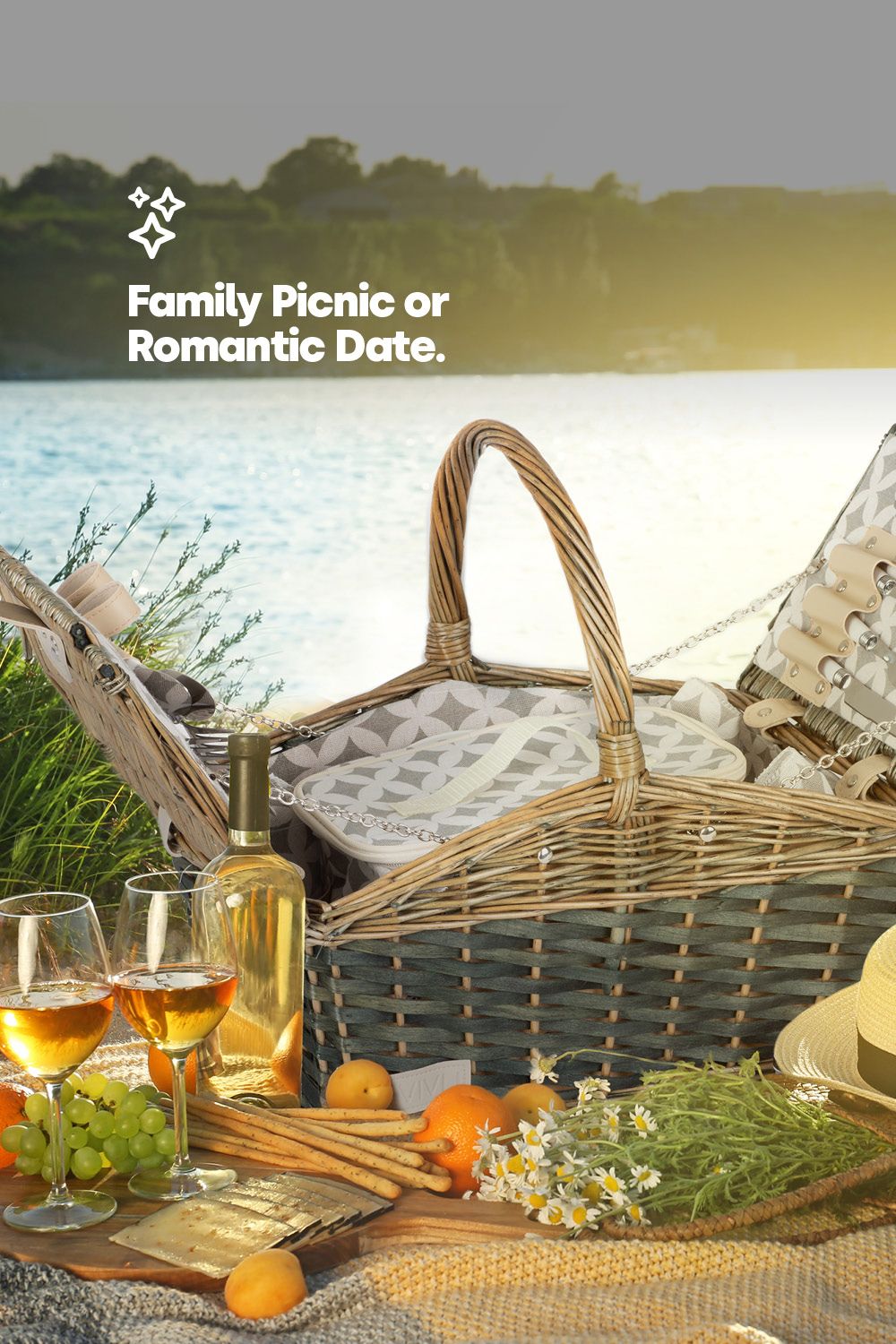 LIVIVO Traditional Picnic Wicker Basket - Including 30 Piece Cutlery Set