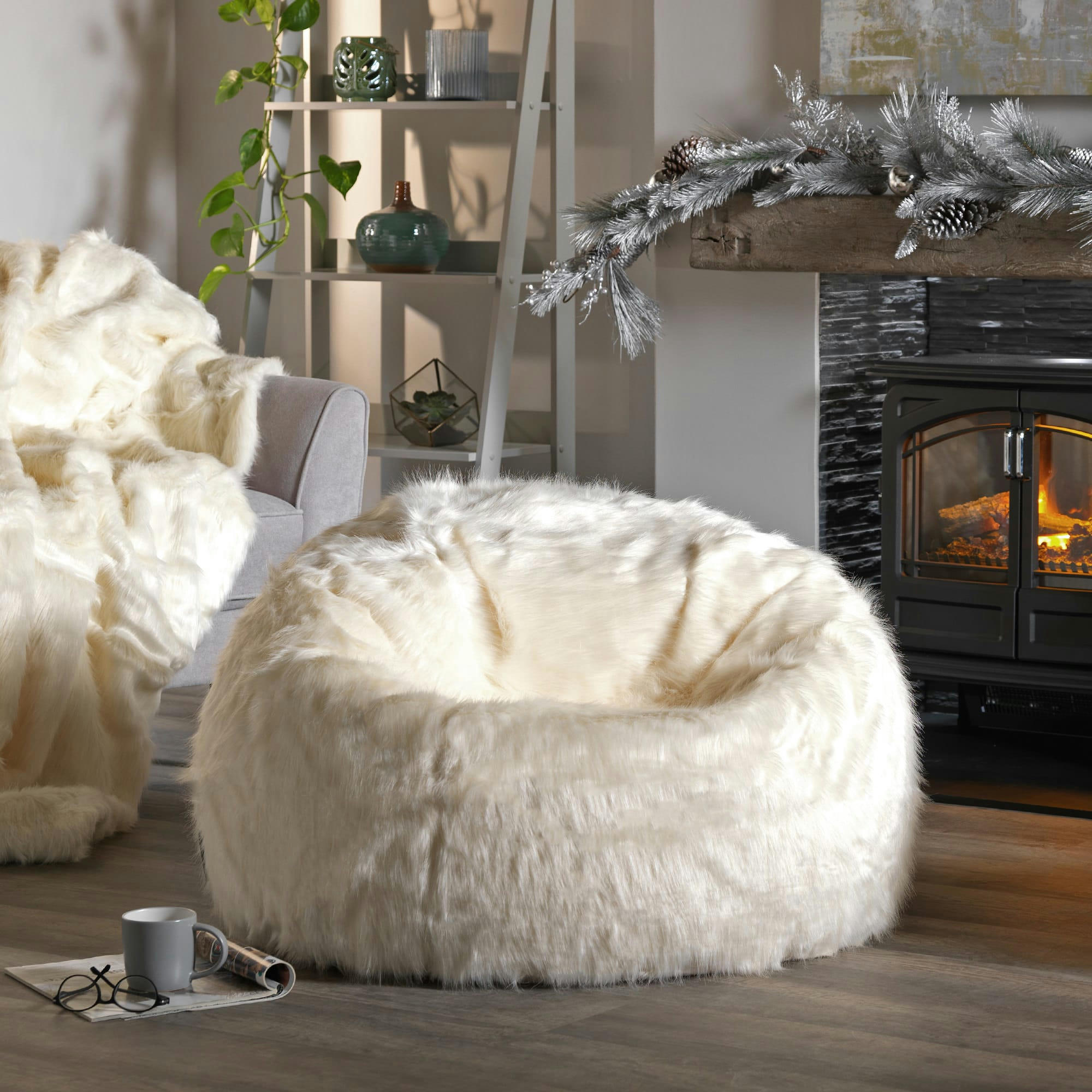 - Pouf fausse fourrure beige