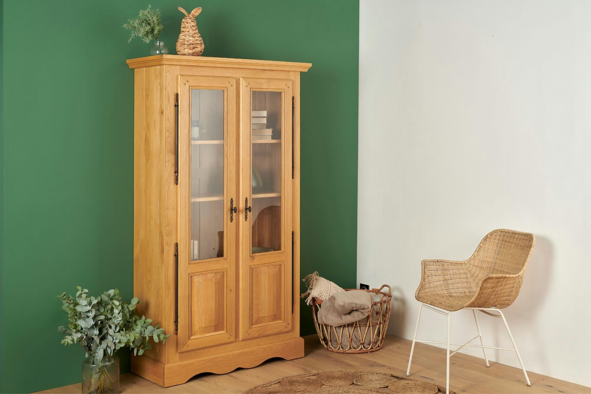 LA BRESSE - Vitrine 2 portes en chêne massif