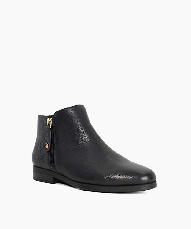 Poleyn Black - Low Cut Side Zip Ankle Boots