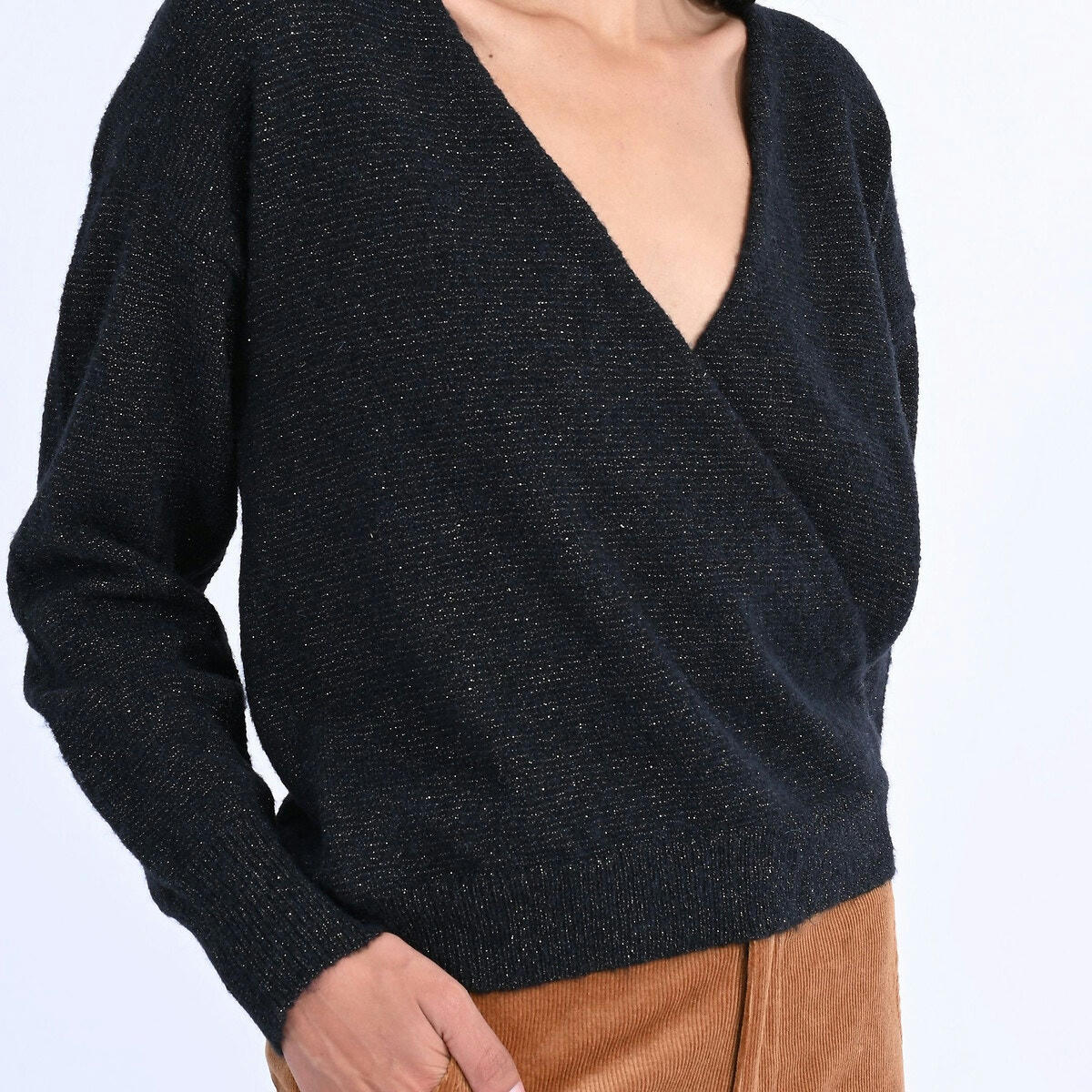 Pull  cache cœur col V