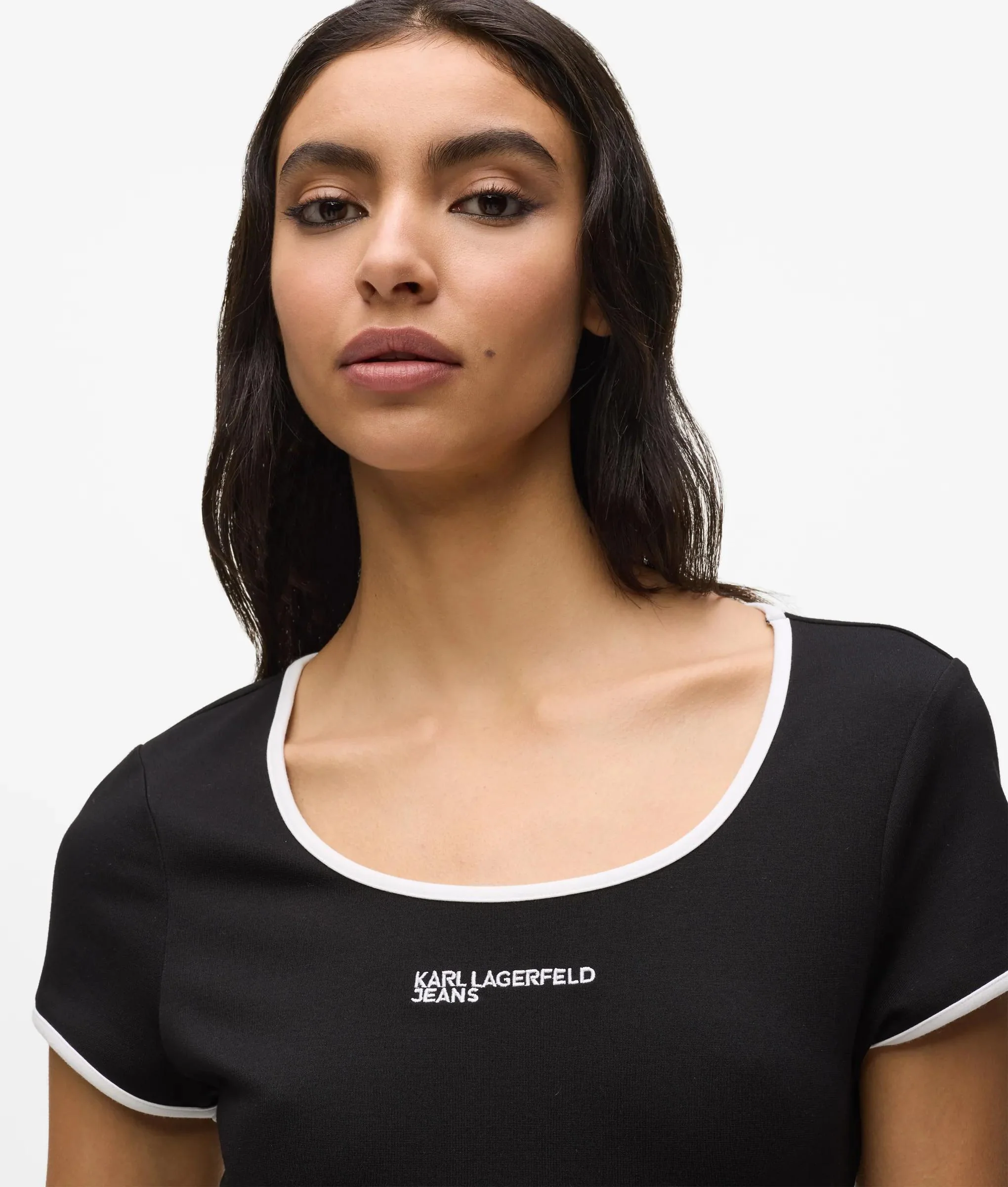 Robe ajustée à manches courtes