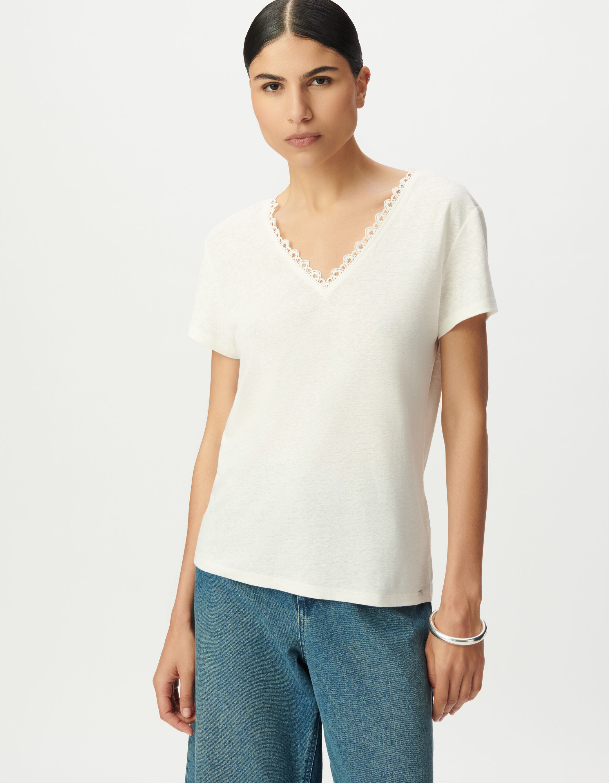 Tee-shirt blanc encolure V devant et dos