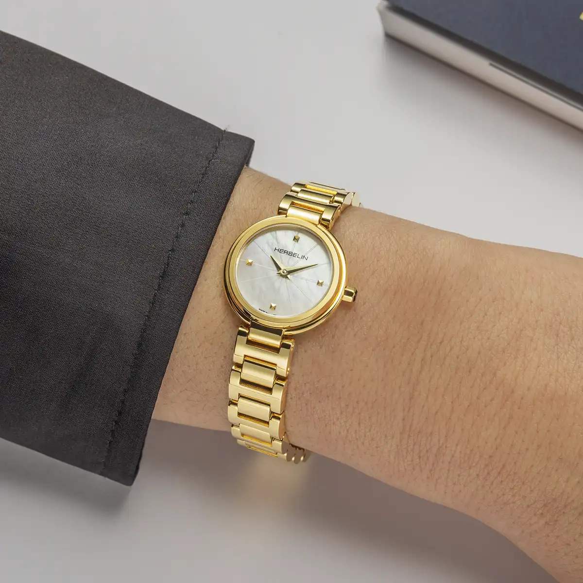 LADY H – QUARTZ – NACRE & PVD OR JAUNE