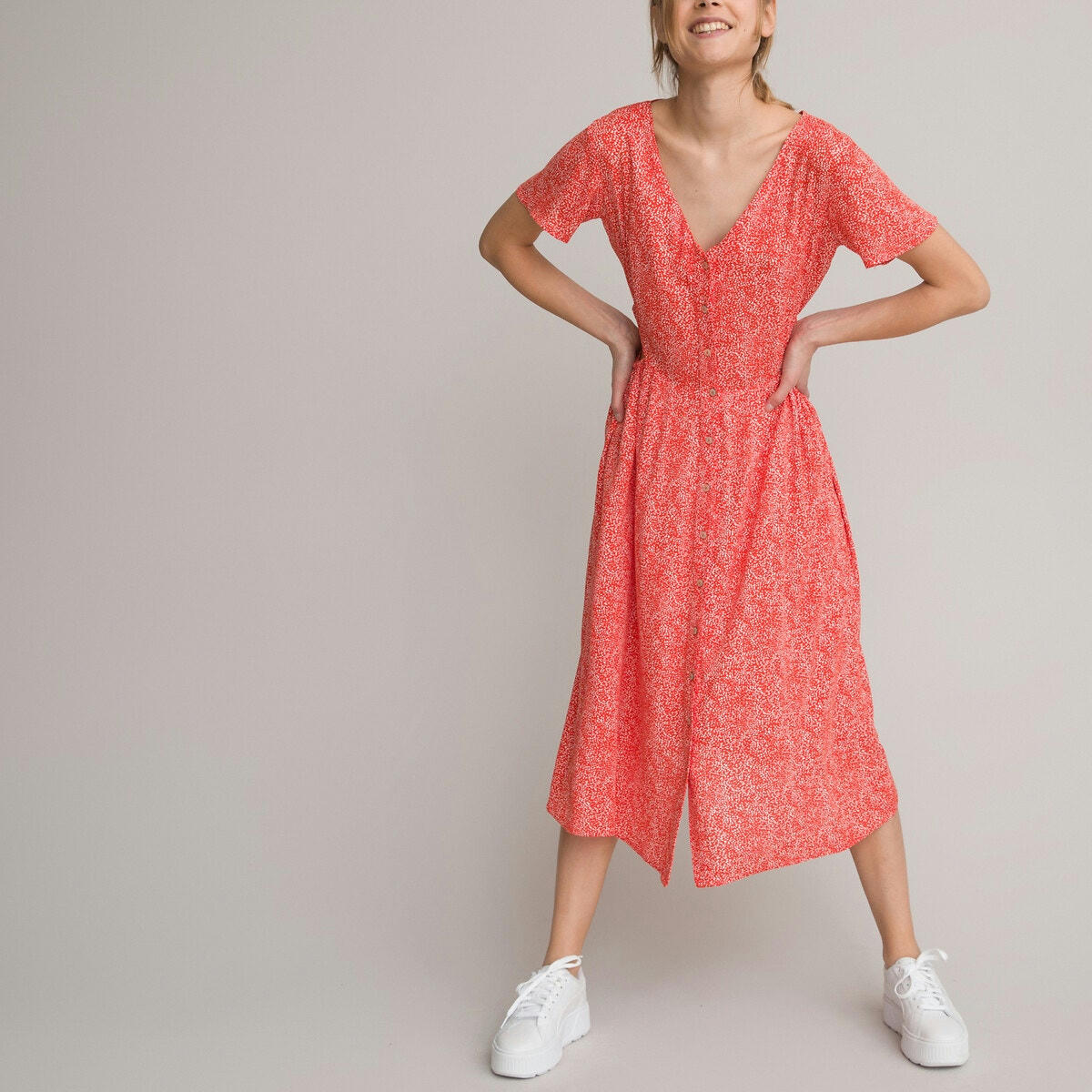 Robe col V imprimée, découpes fantaisie côté