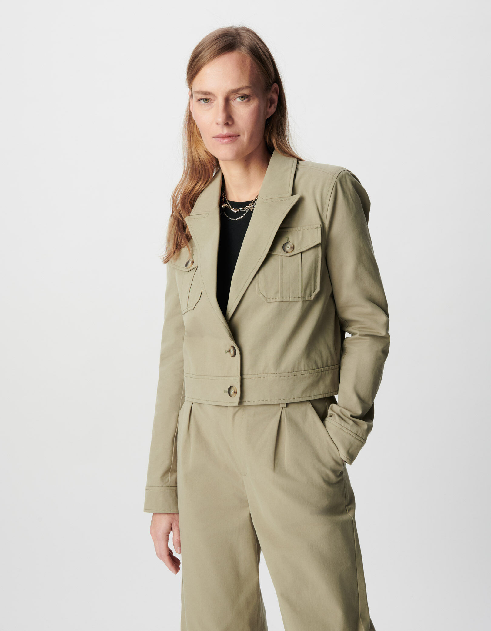 Veste courte kaki capuche blanche satinée amovible Femme