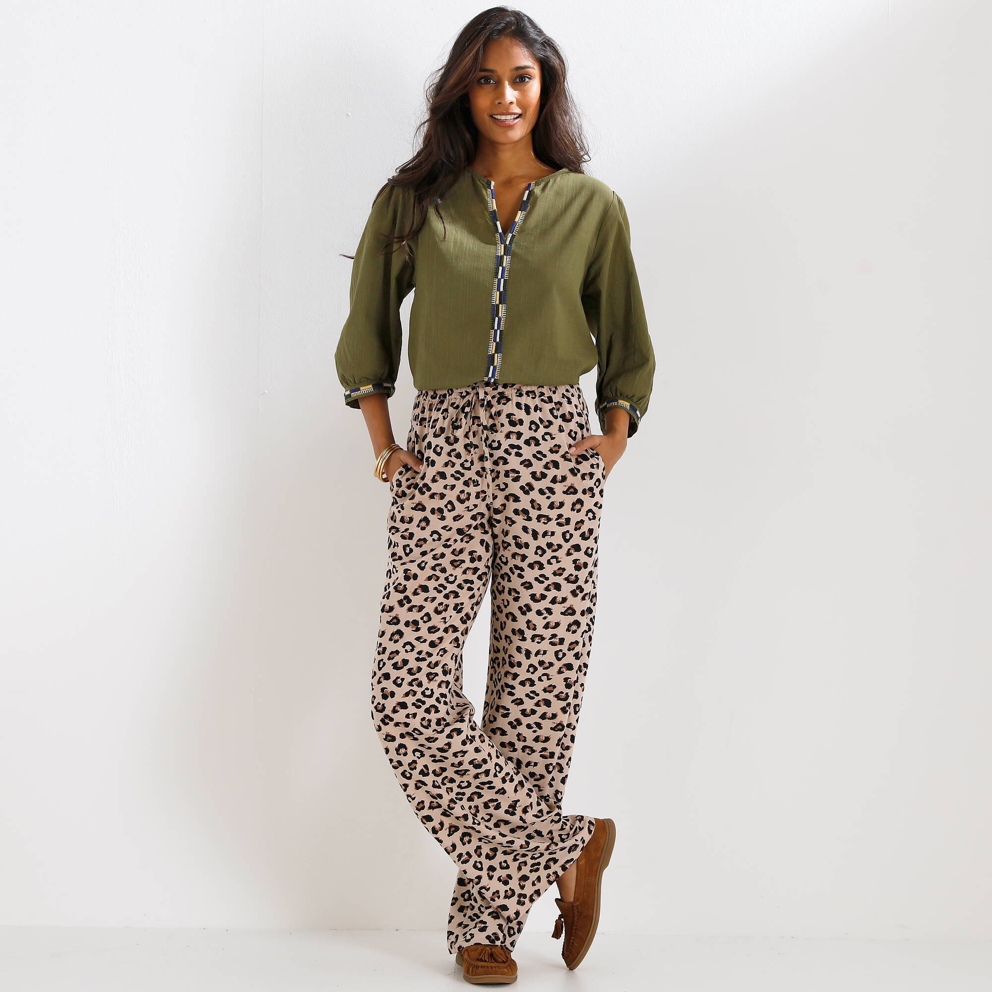 Blouse brodée en coton unie, manches 3/4