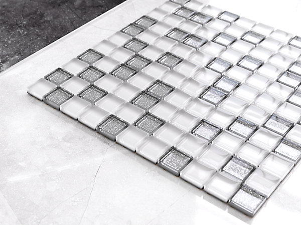 Mosaïque en verre sur filet pour salle de bain ou cuisine 30 cm x 30 cm - Silver crystal