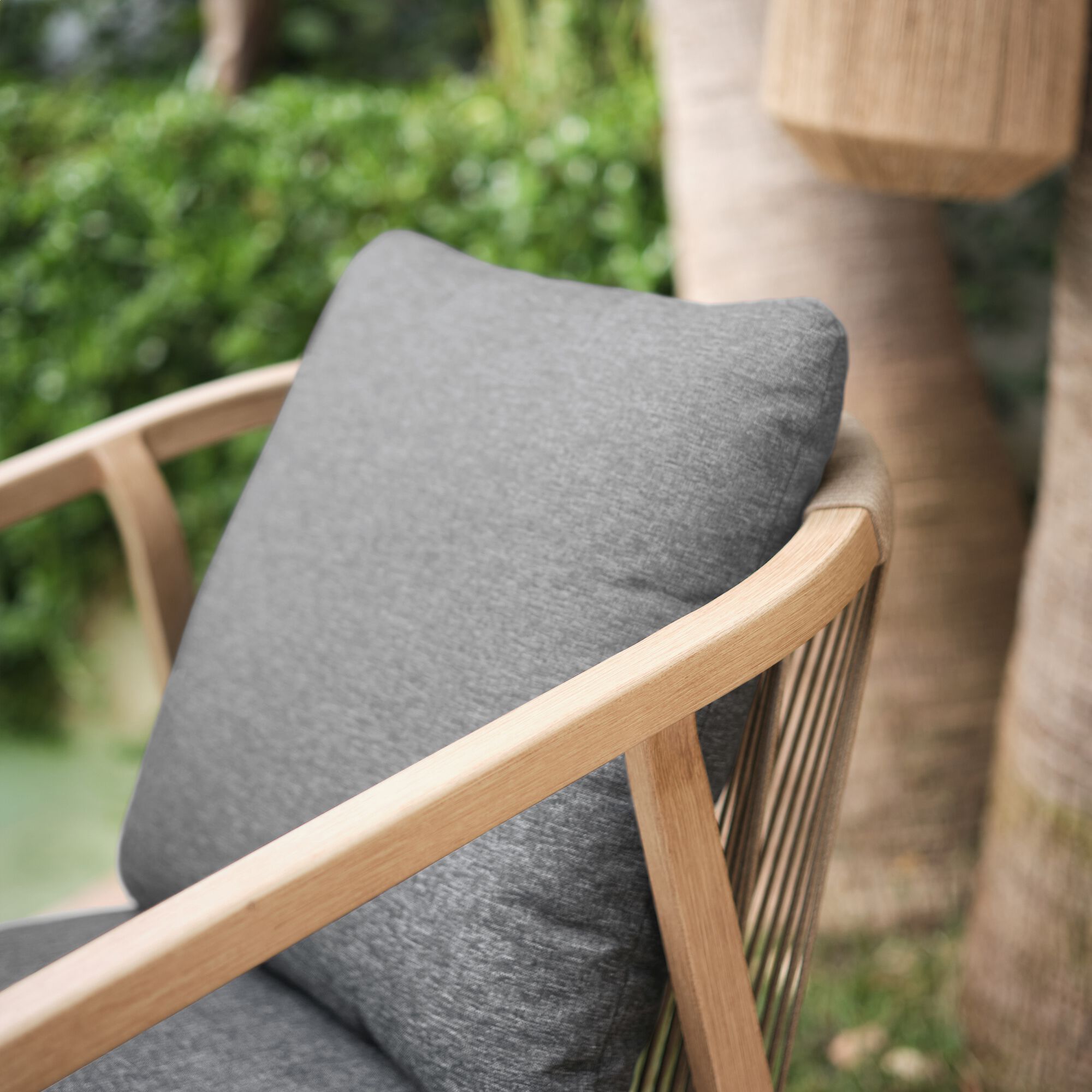 MYRTHE - Chaise de jardin avec accoudoirs en aluminium effet bois - gris