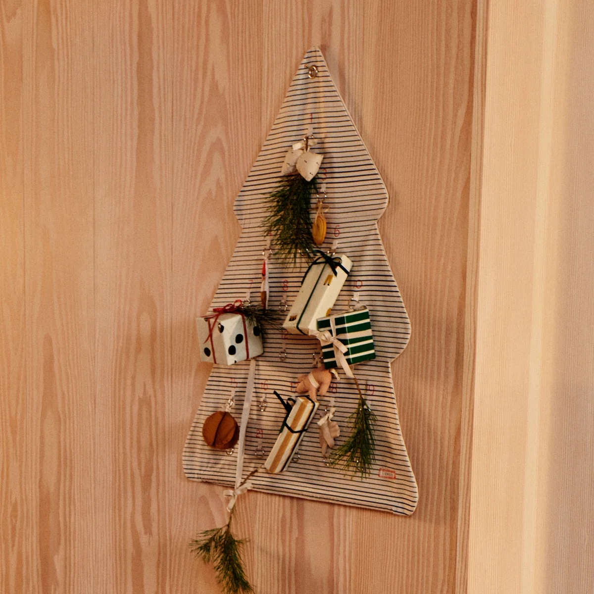 LIEWOOD - Natalie Adventskalender, stripes sandy / classic navy