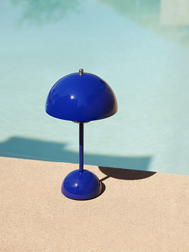 Lampe de table sans fil rechargeable flowerpot vp9 bleu cobalt - &tradition cobalt