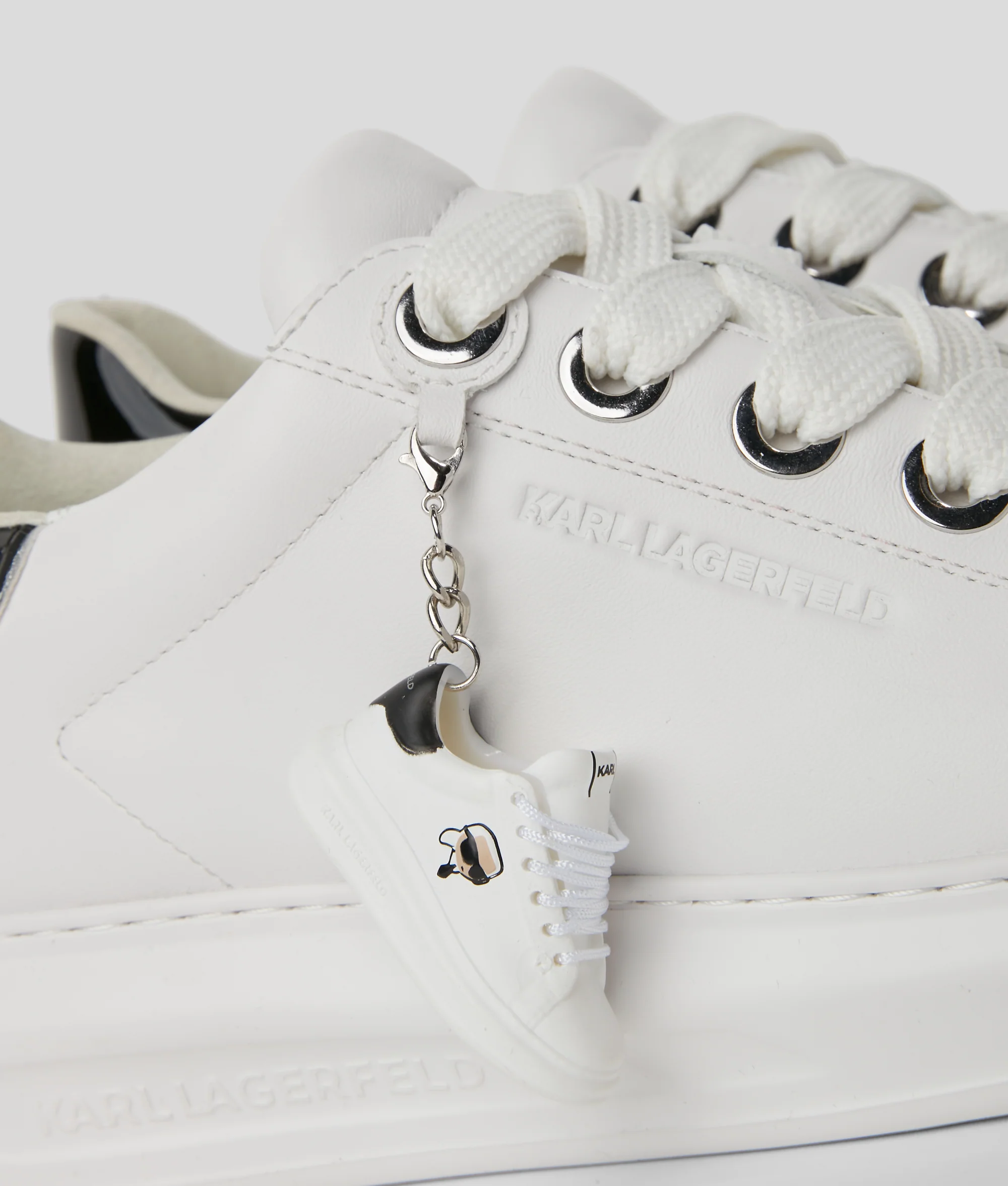 KAPRI KEYCHAIN SNEAKERS
