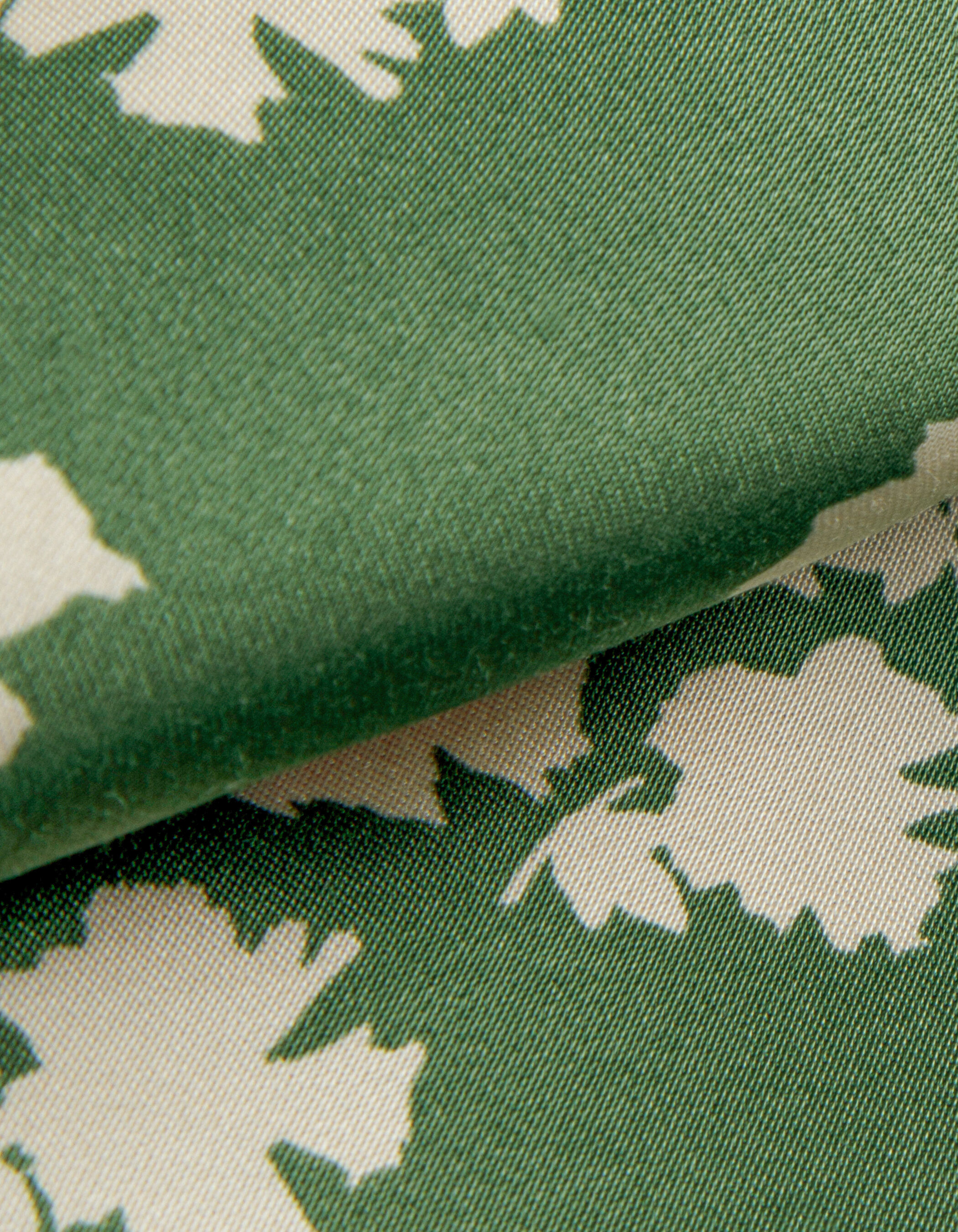 Chemise manches courtes vert satiné imprimé feuilles Femme