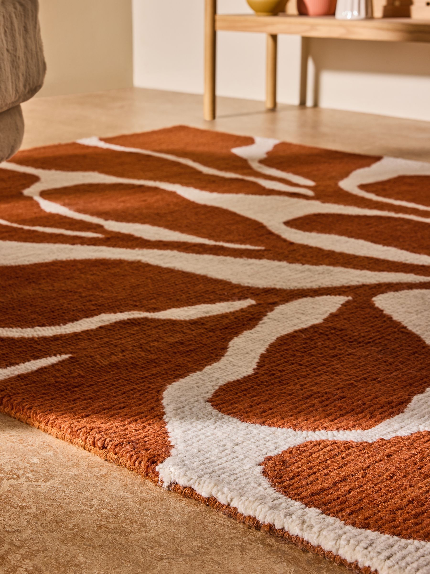 Carragean Wool Tufted Rug in Natural