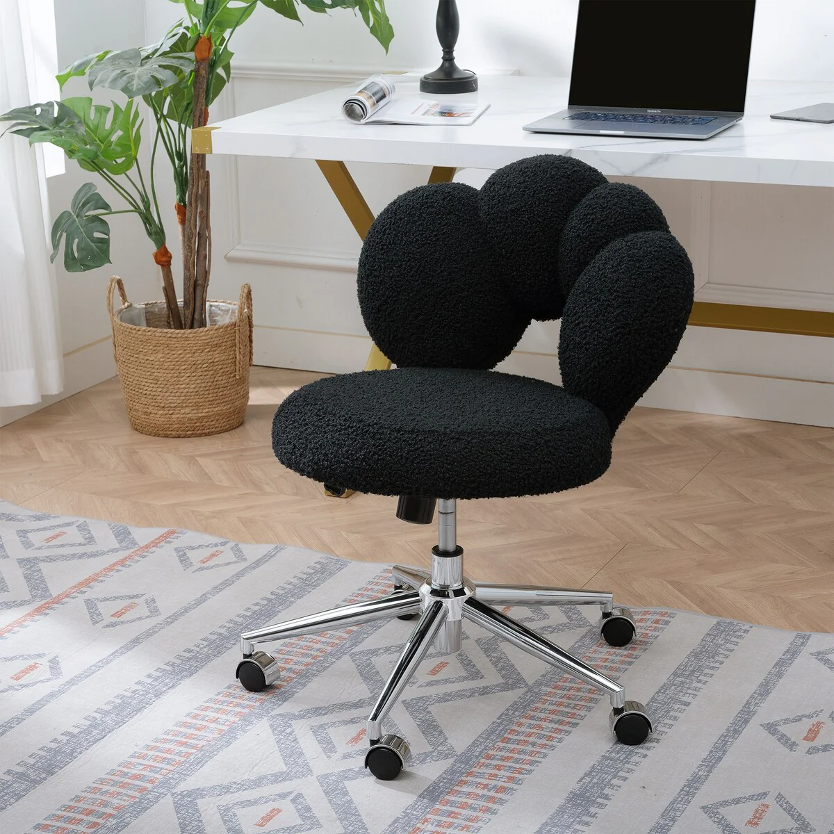 360° Rotating Office Chair with Five Heavy-Duty Casters - Height Adjustable & Smooth Rolling on Teddy Fabric