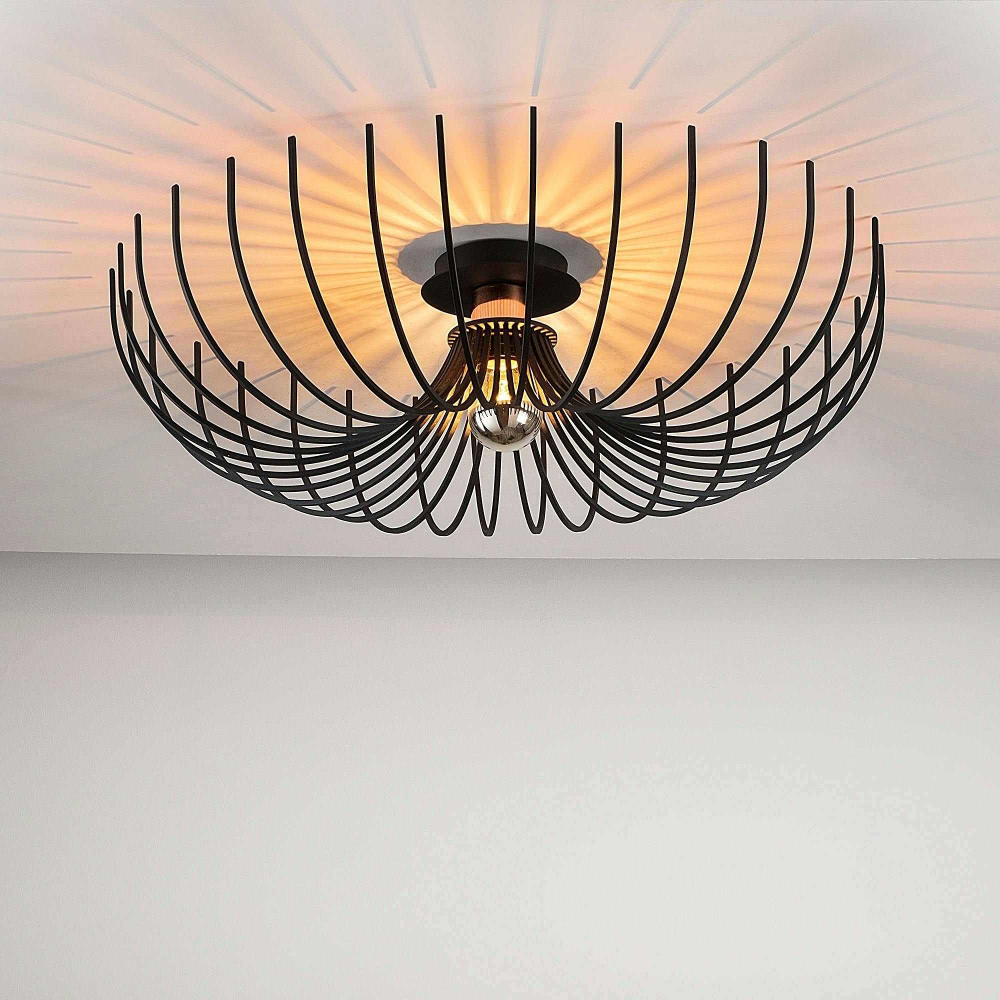 Plafonnier design métal noir filaire forme corolle ERZIN