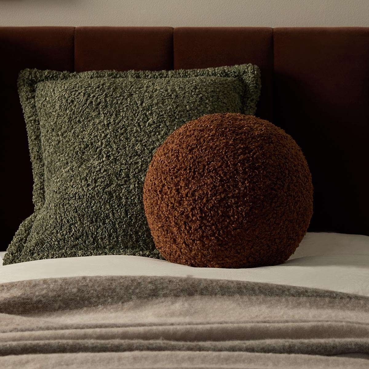Frankie Sherpa Ball Cushion - Chocolate