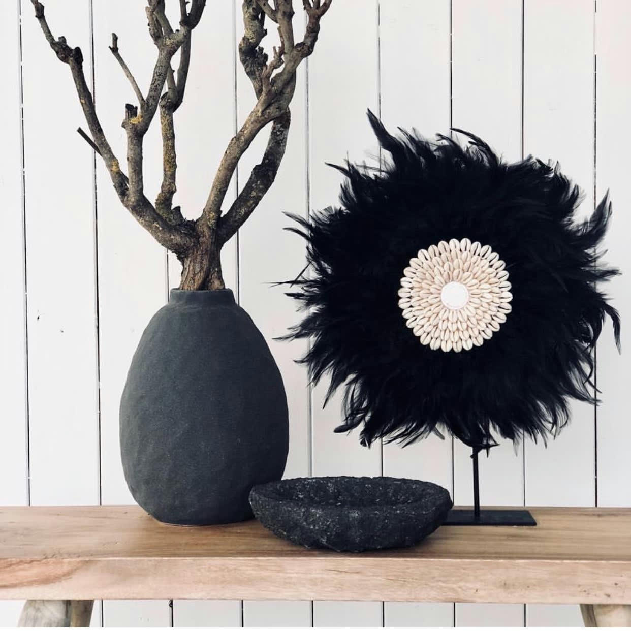 COASTAL JUJU - Figurine en plumes noir