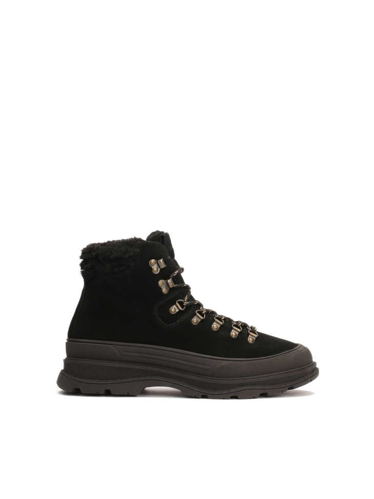 Lace-up snow boots made of black suede
