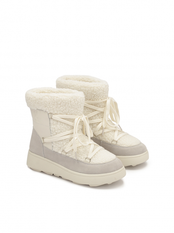 Ladies' timeless snow boots made of combined materials