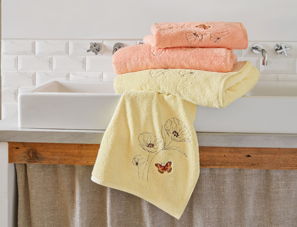 Serviette de bain brodéeLes coquelicots