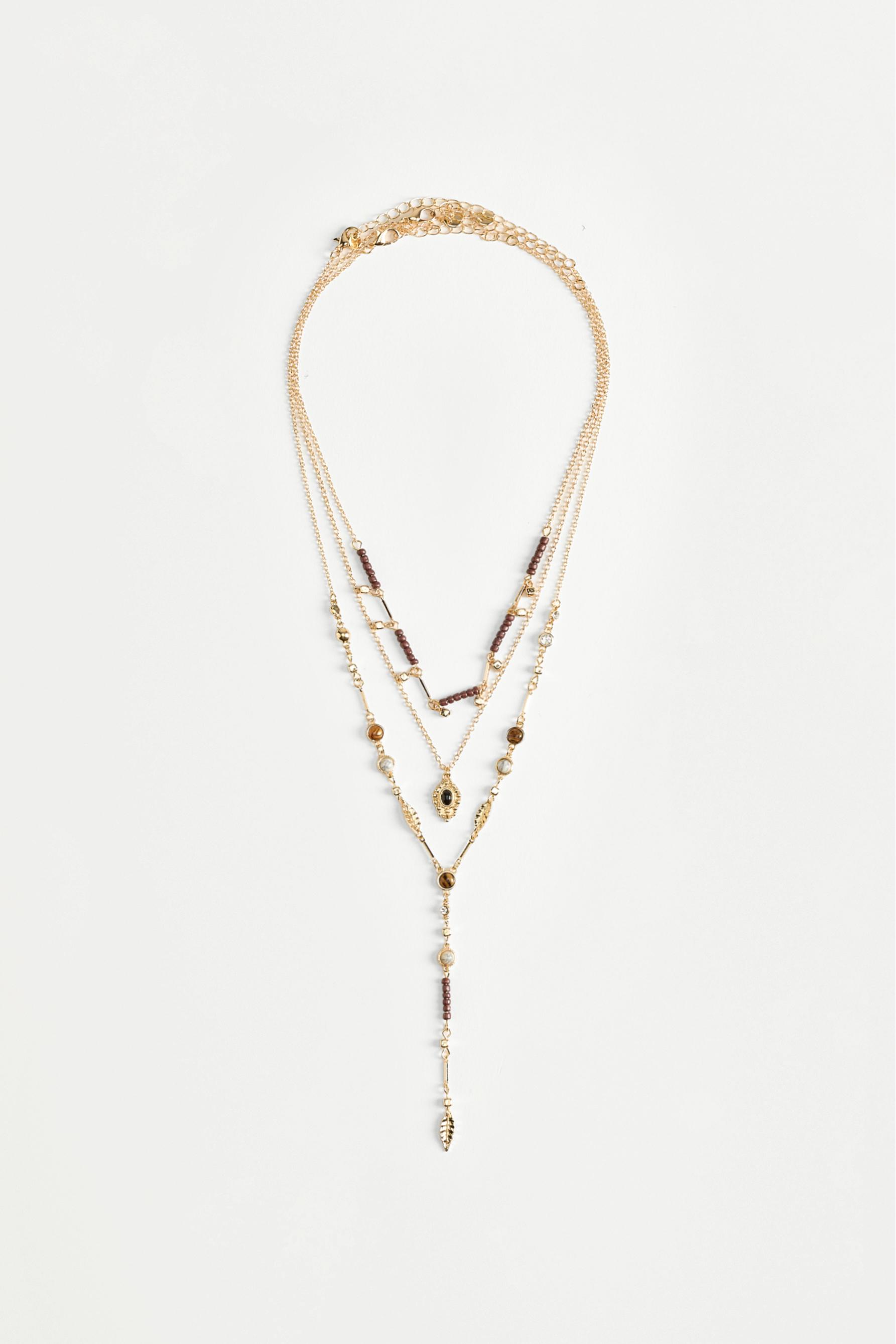 Collar multicapa con piedras