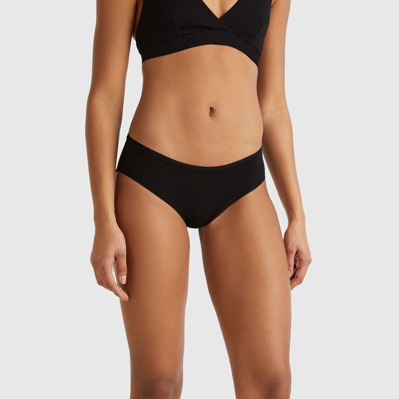 Underwear in super stretch cotton.