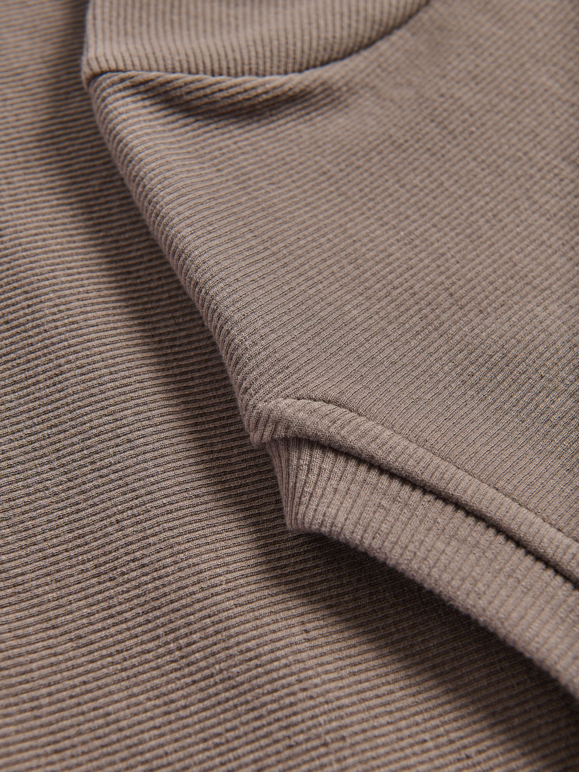 T-shirt w prążek