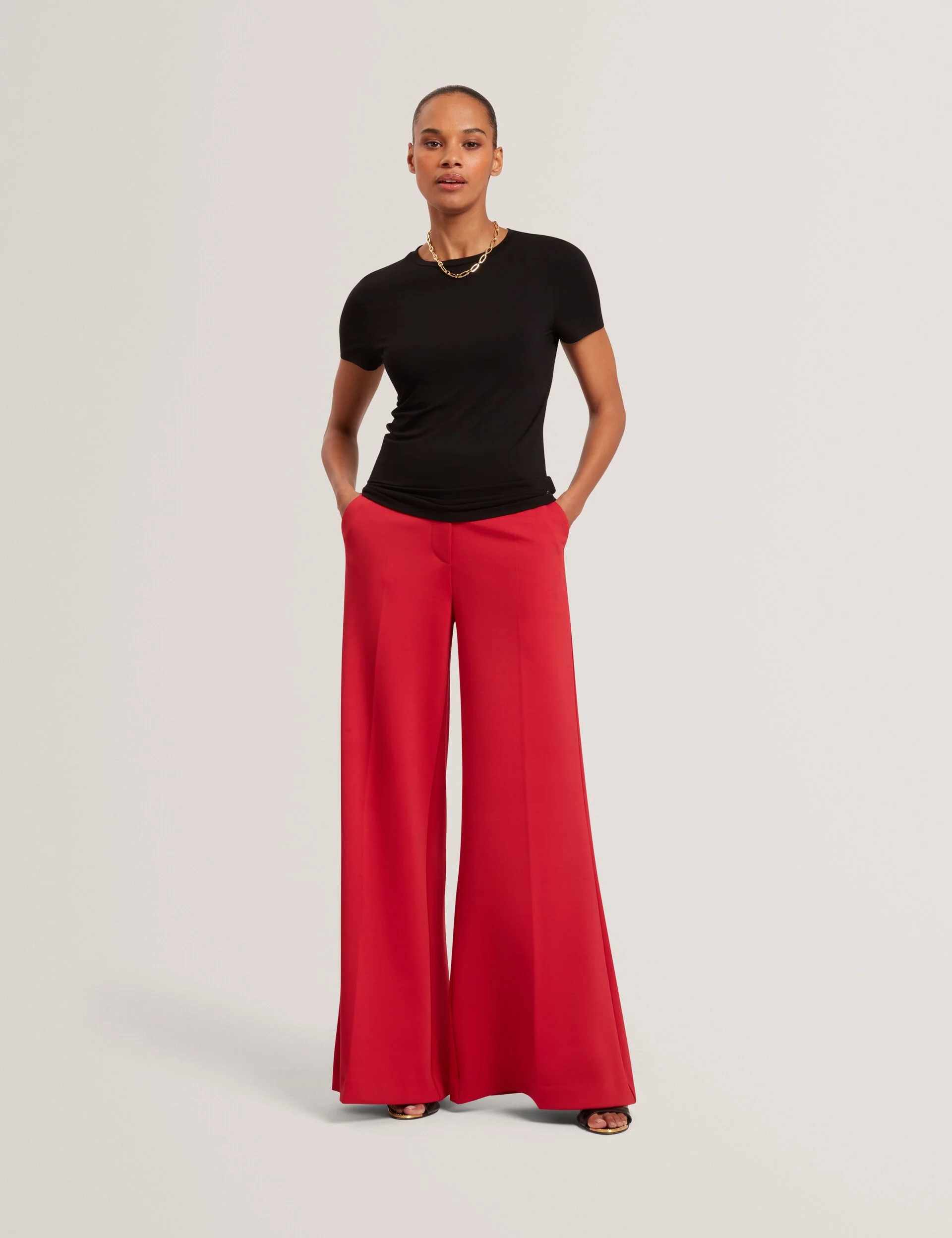 LARNAA | BLACK
