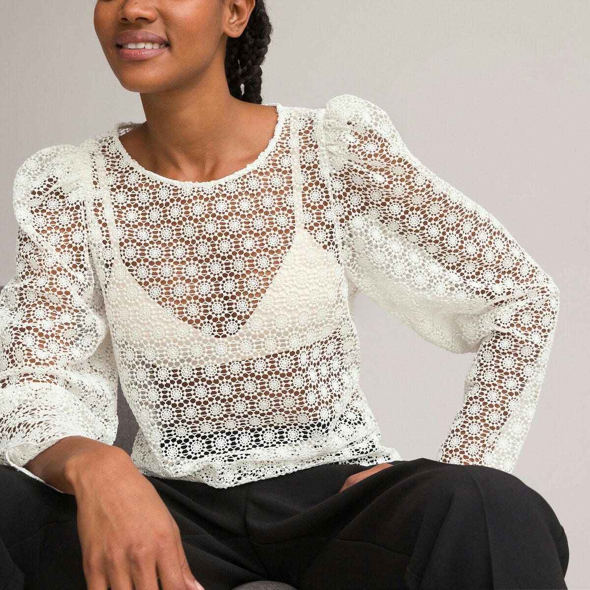 Blouse col rond, en guipure