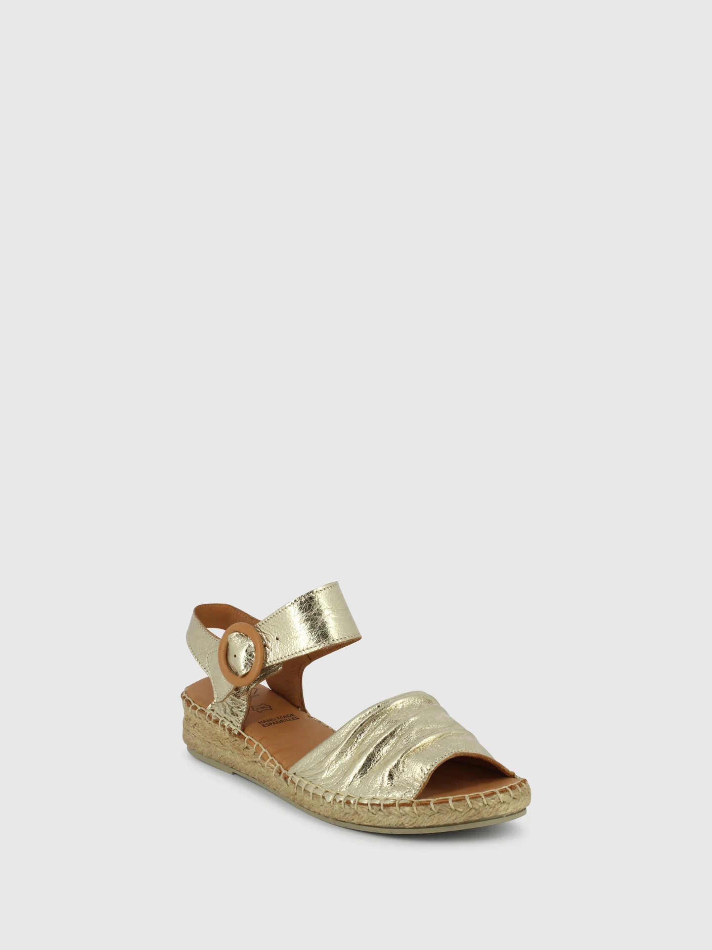 Sandálias com Fivela em Dourado