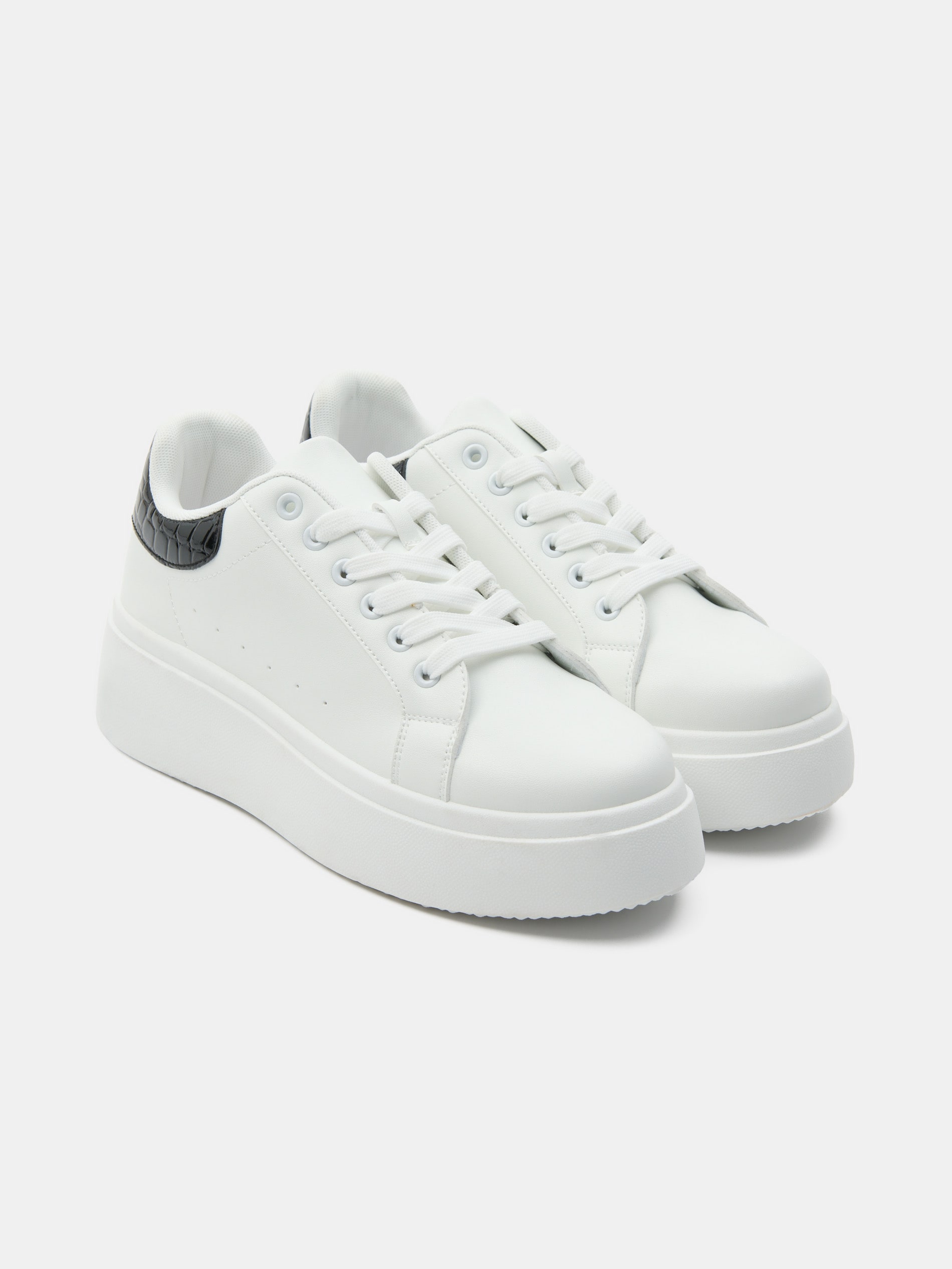 Sneakersy